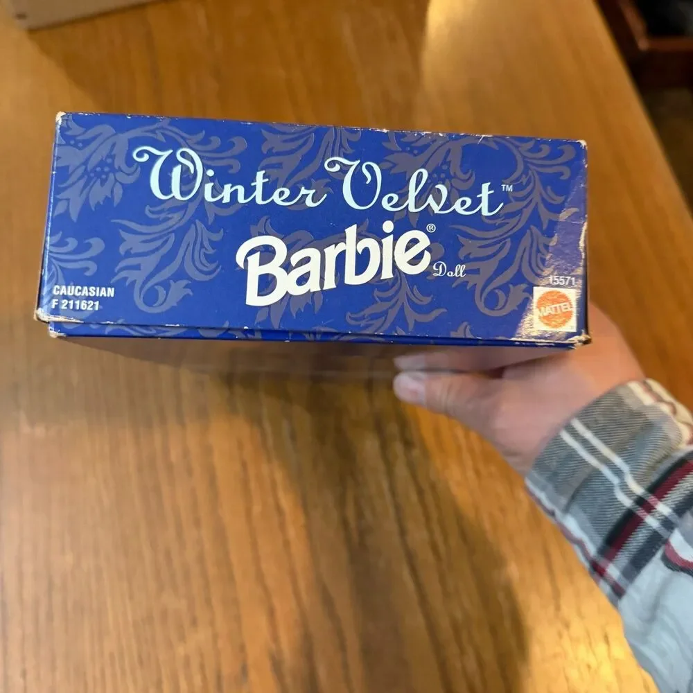 1995 Avon Winter Velvet Barbie Special Edition First In Series Mattel 15571 NRFB